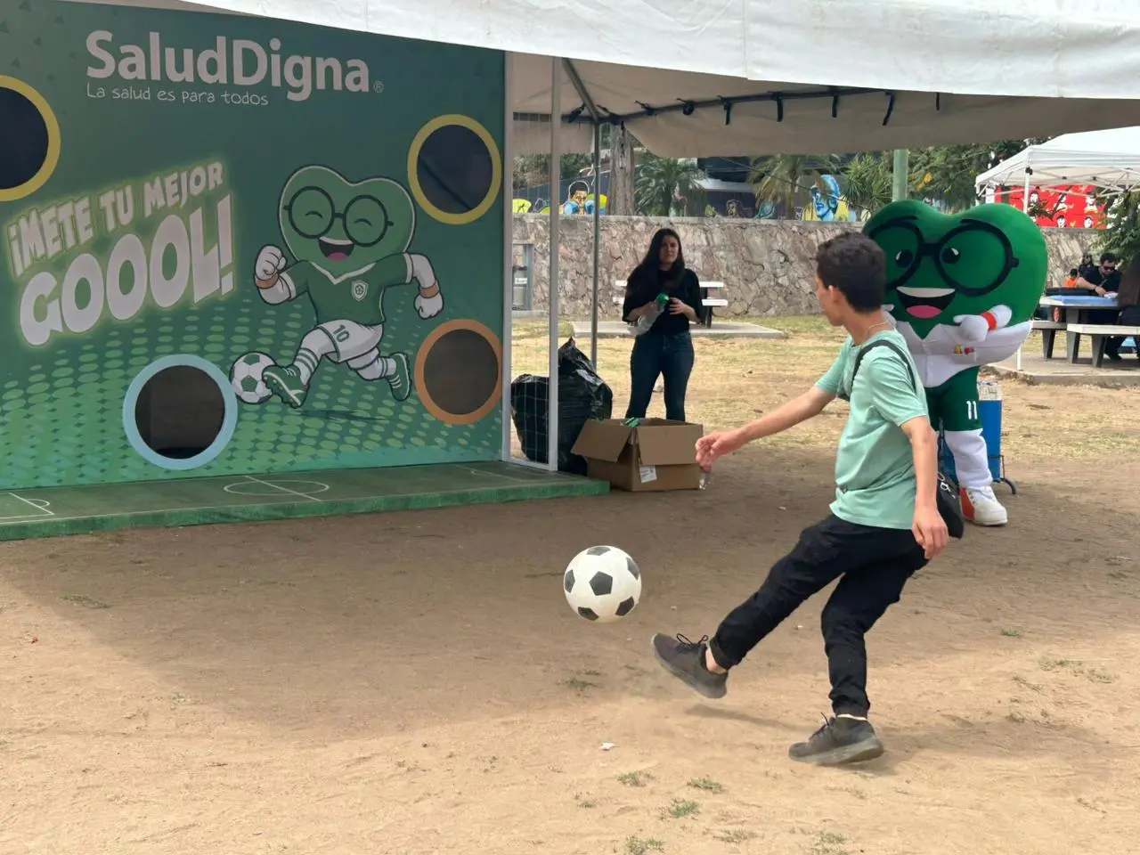 $!‘Culiacán, la Fiesta del Futbol’ reúne a miles en el Parque Acuático