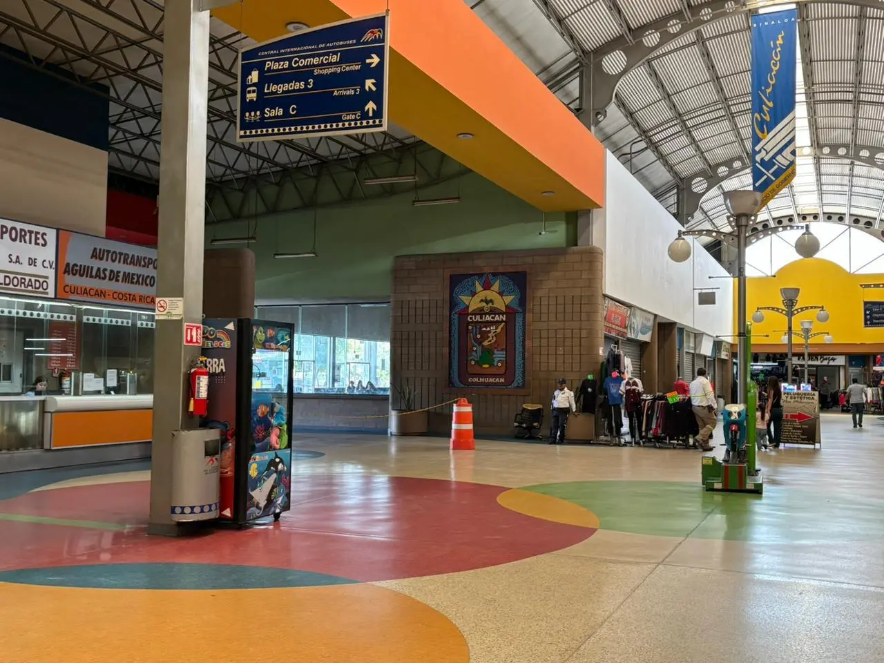 $!Central de autobuses de Culiacán luce baja afluencia en Jueves Santo