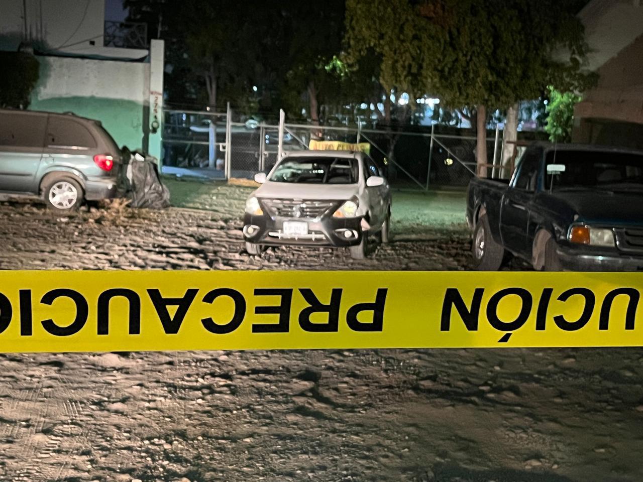 $!Reportan auto baleado y posible privación de la libertad en Culiacán