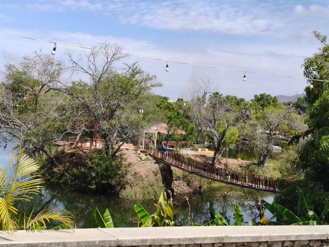 $!Gobierno de Rosario atiende mirador en la Laguna del Iguanero a casi 5 años de encontrarse en mal estado