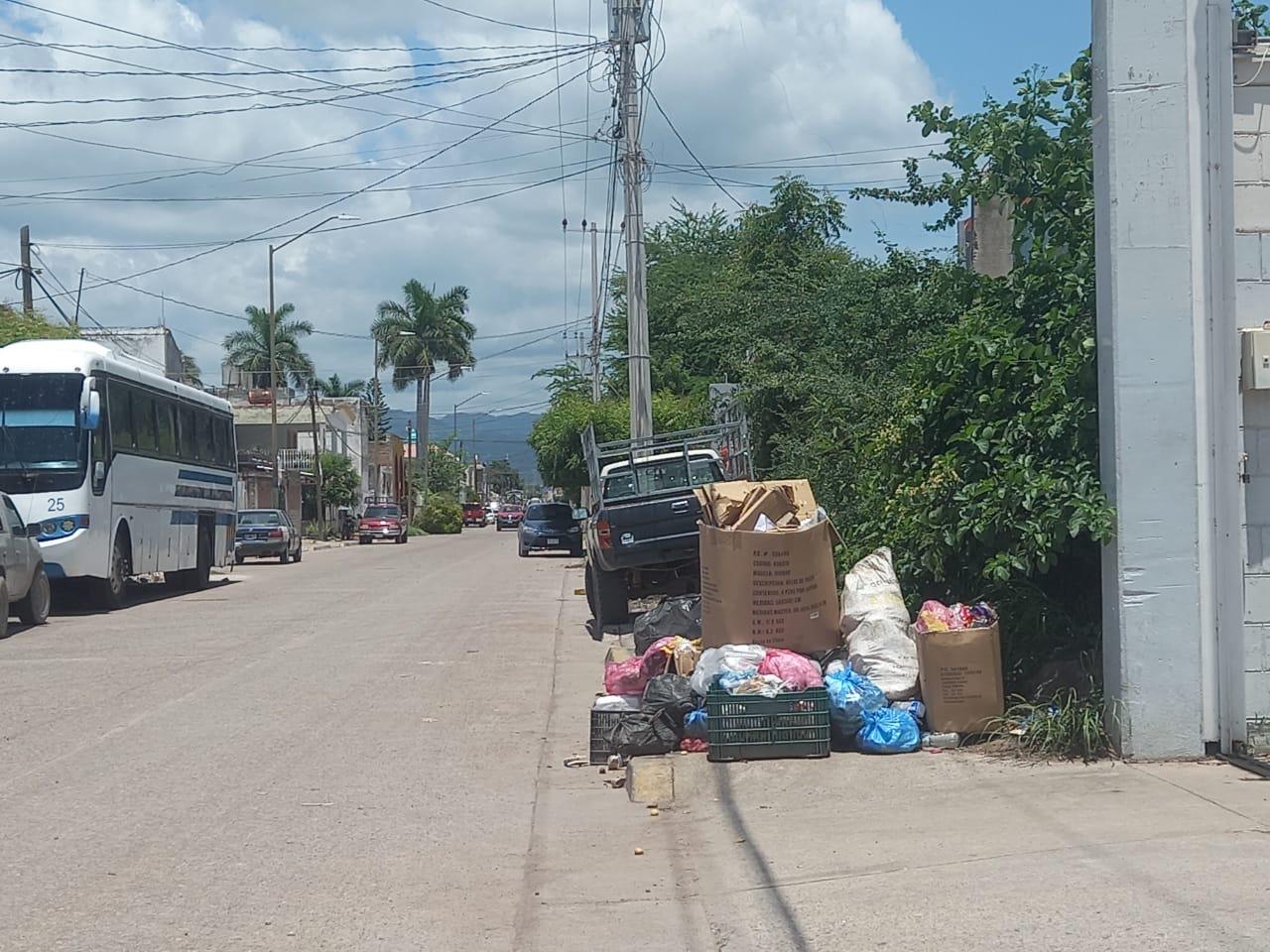 $!Sin agua y con basura acumulada en las calles, vive Escuinapa los terribles días de la pandemia sanitaria