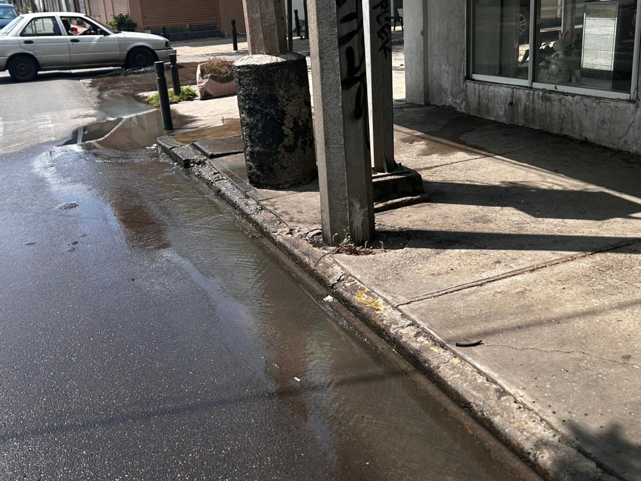 $!Desde hace una semana, fuga de aguas negras afecta Centro de Culiacán