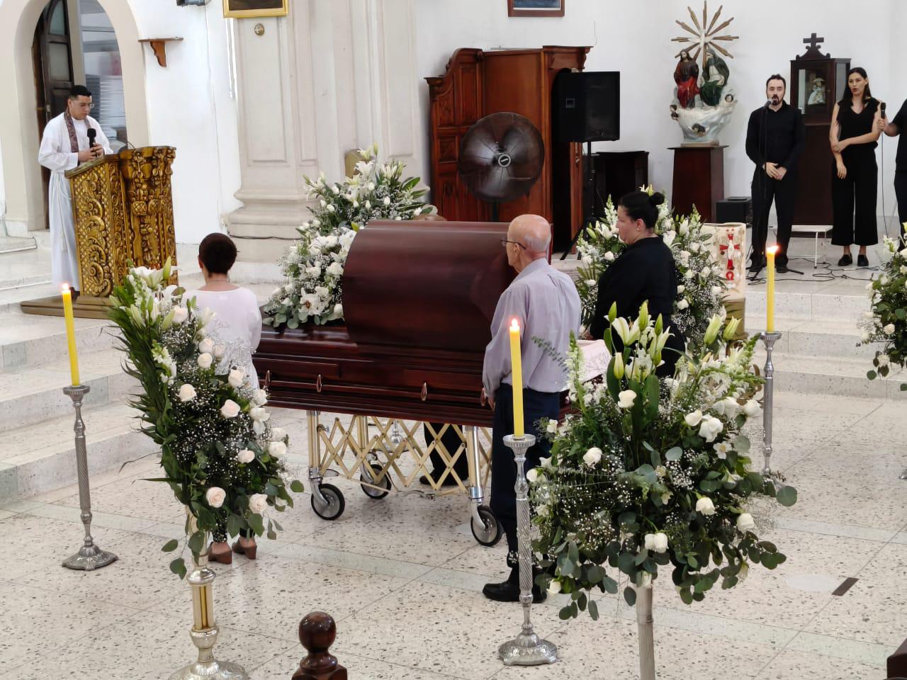 $!Ofrecen misa concelebrada por el eterno descanso de la empresaria Martha Solorza