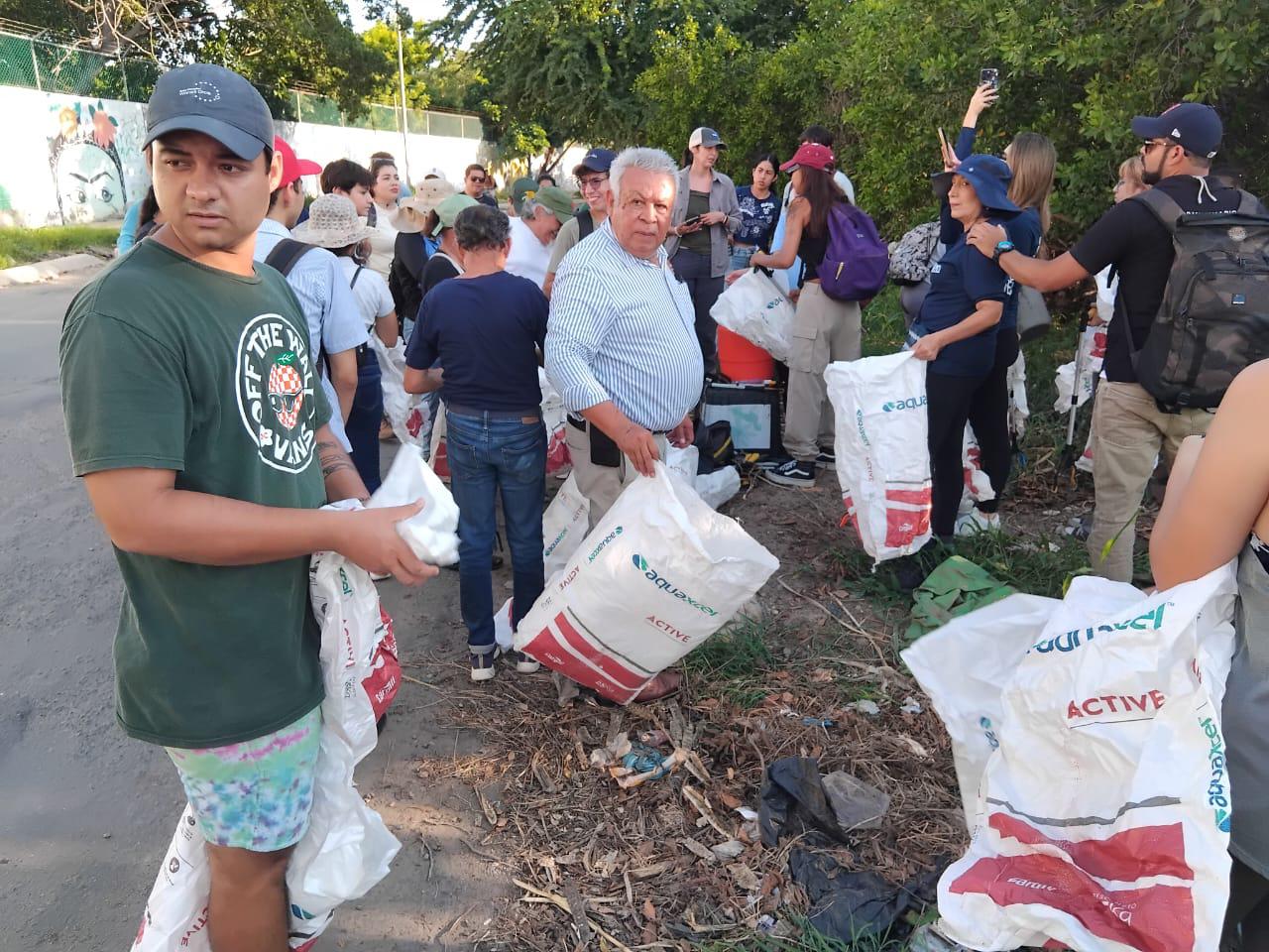 $!Ciudadanos defienden manglar con jornada de limpieza en el Arroyo Jabalines, en Mazatlán