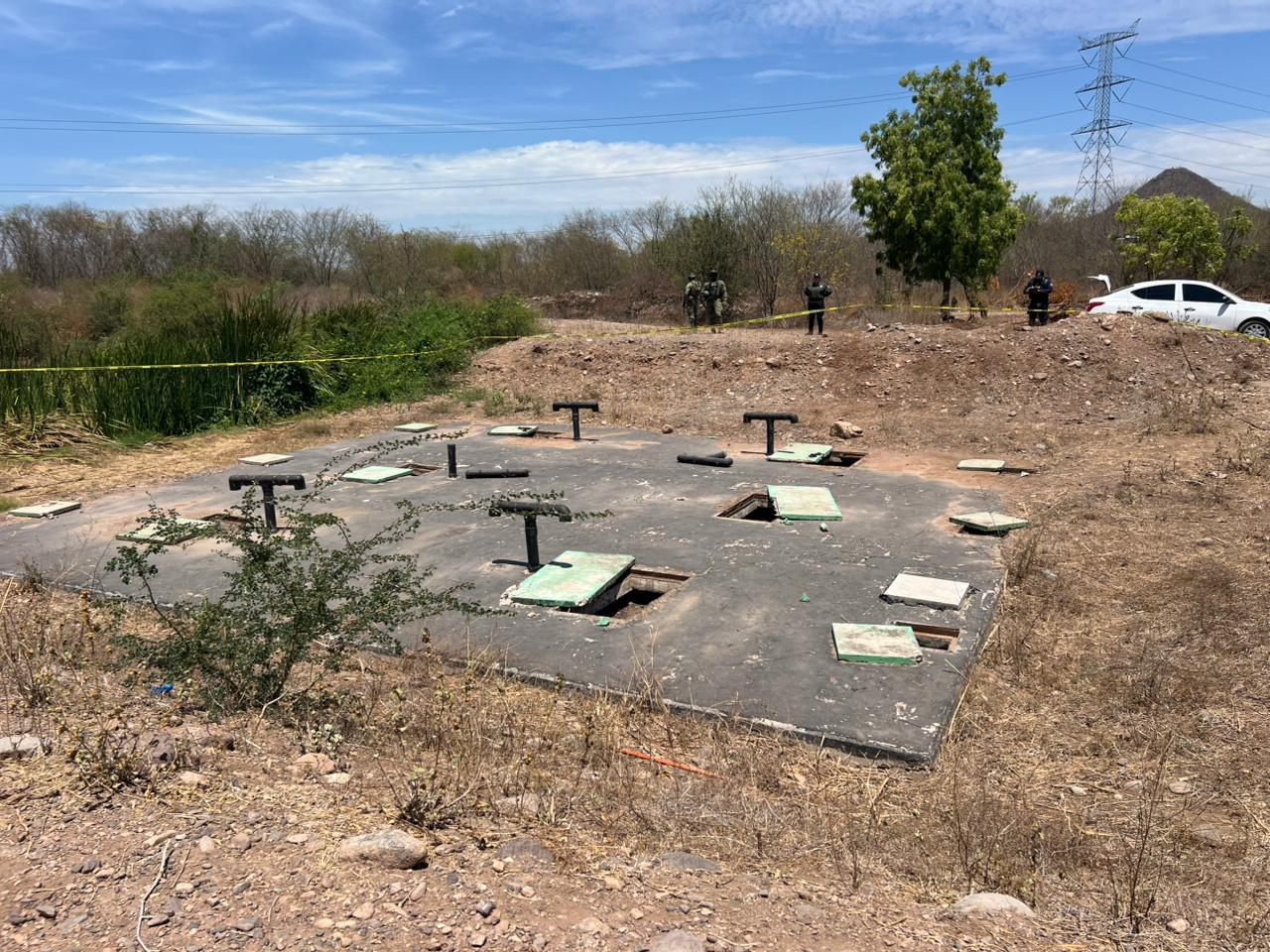 $!Localizan restos de cuatro cuerpos humanos en fosas sépticas en Tacuichamona