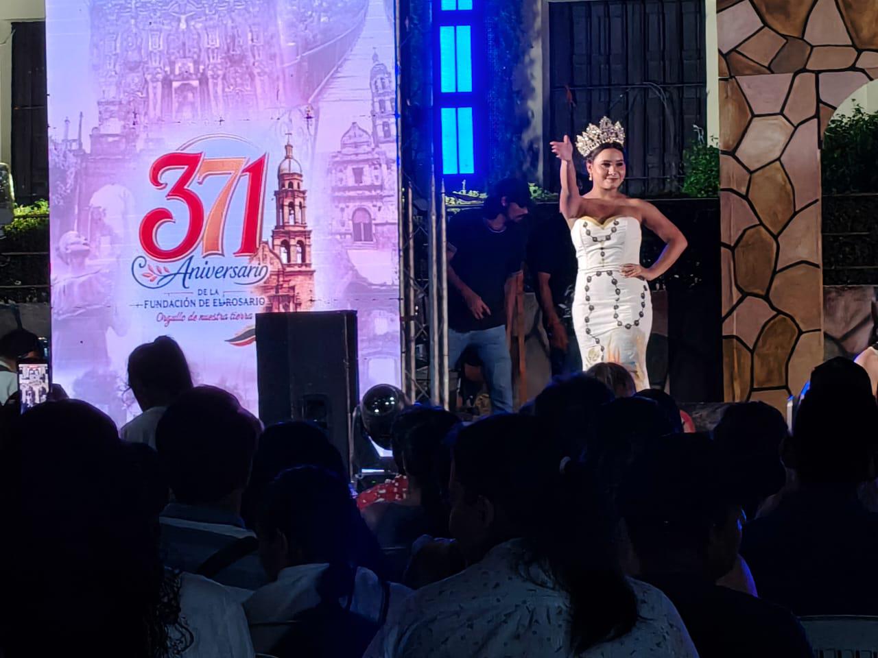 $!Con un espectáculo musical, homenajes y pirotecnia celebraron el 371 Aniversario de la fundación de El Rosario