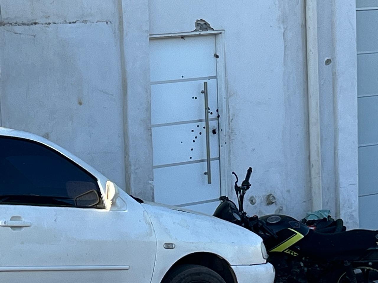 $!Balean un centro de rehabilitación y hieren a una persona en la colonia Los Huizaches, en Culiacán