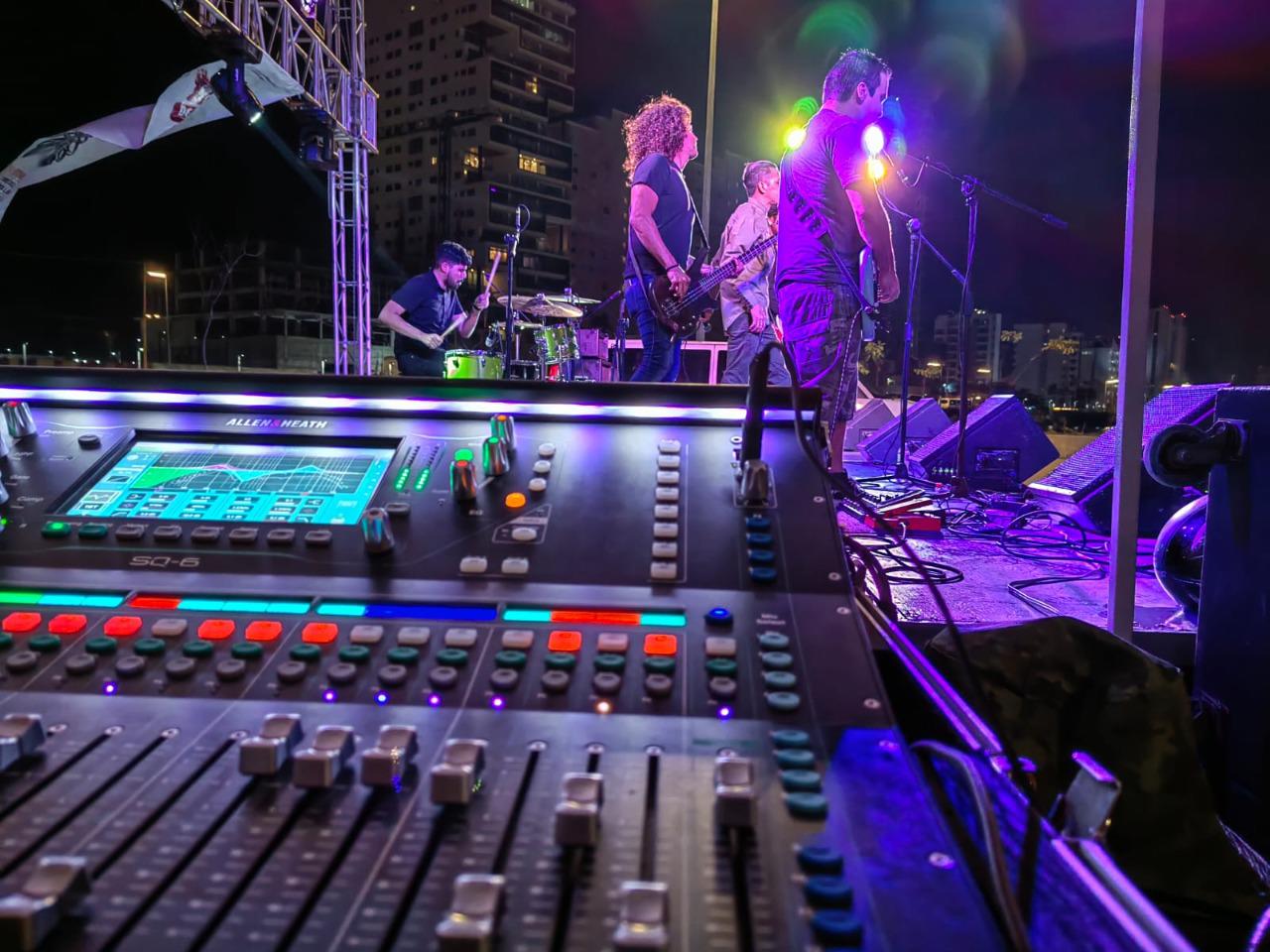 $!Disfrutan tarde de rock en el Parque Central