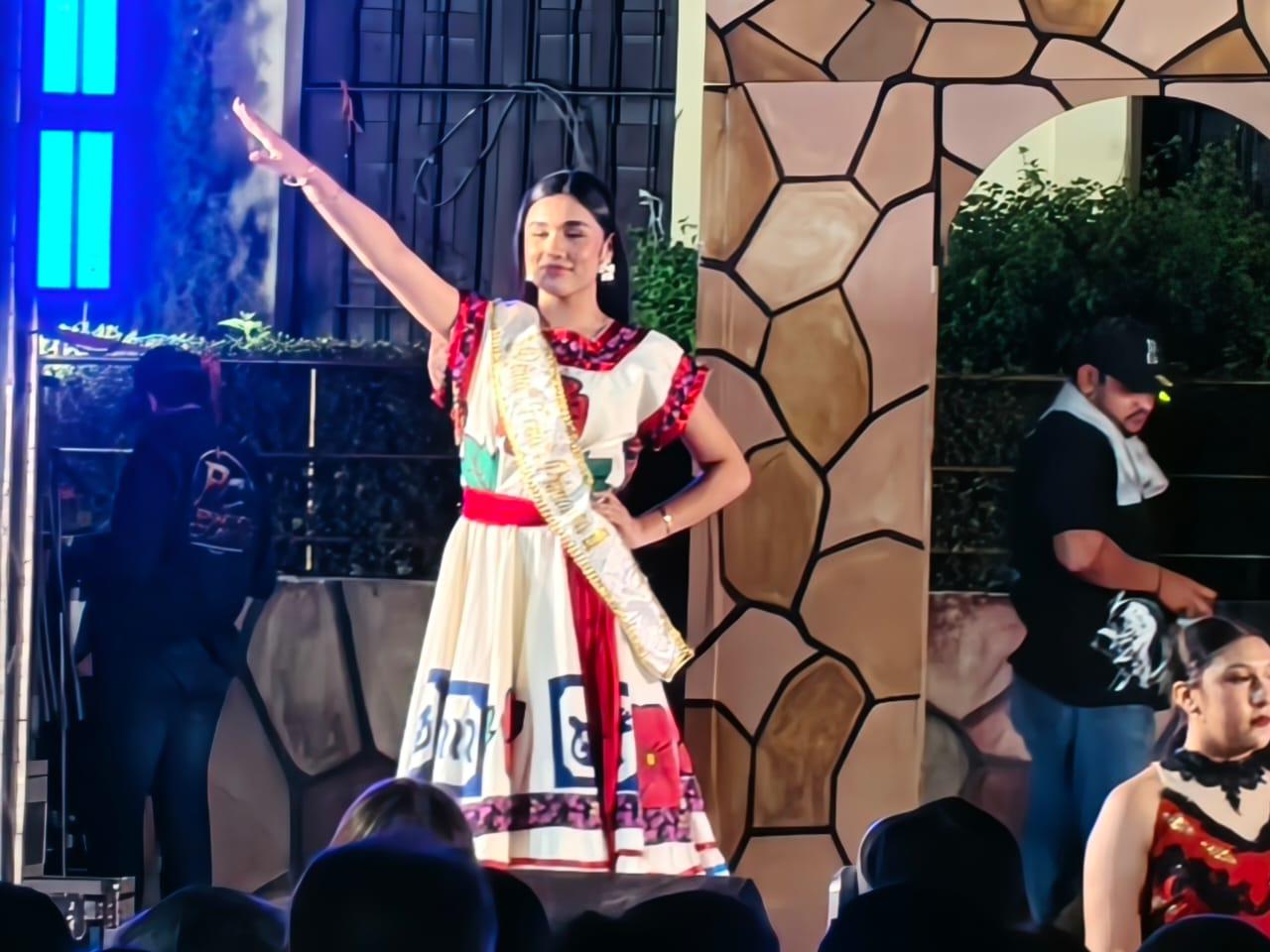 $!Con un espectáculo musical, homenajes y pirotecnia celebraron el 371 Aniversario de la fundación de El Rosario