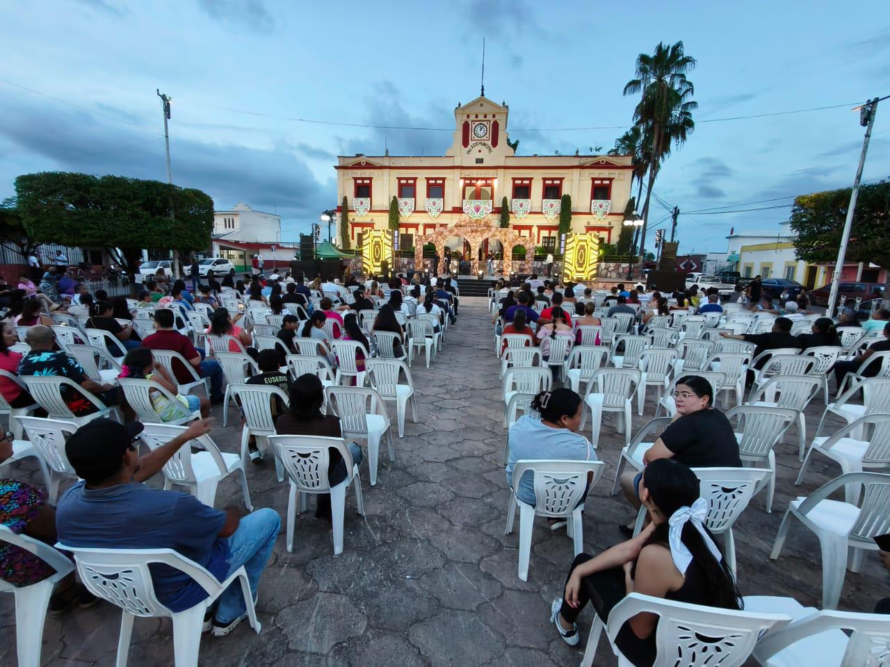 $!Con un espectáculo musical, homenajes y pirotecnia celebraron el 371 Aniversario de la fundación de El Rosario