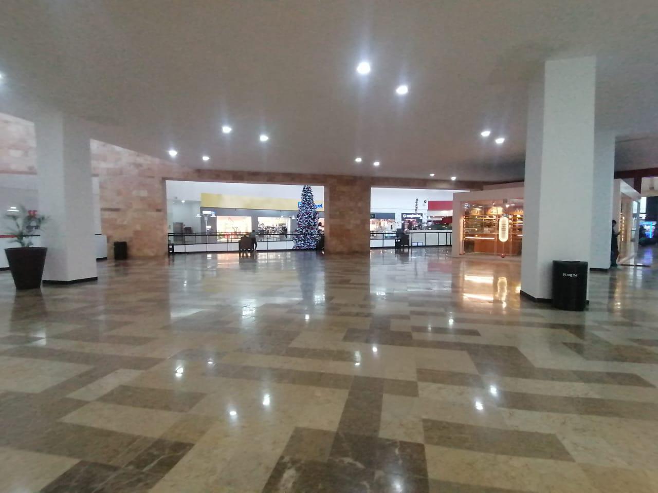 $!Disminuye movilidad en Plaza Forum Culiacán, tras el aumento de casos de Covid-19