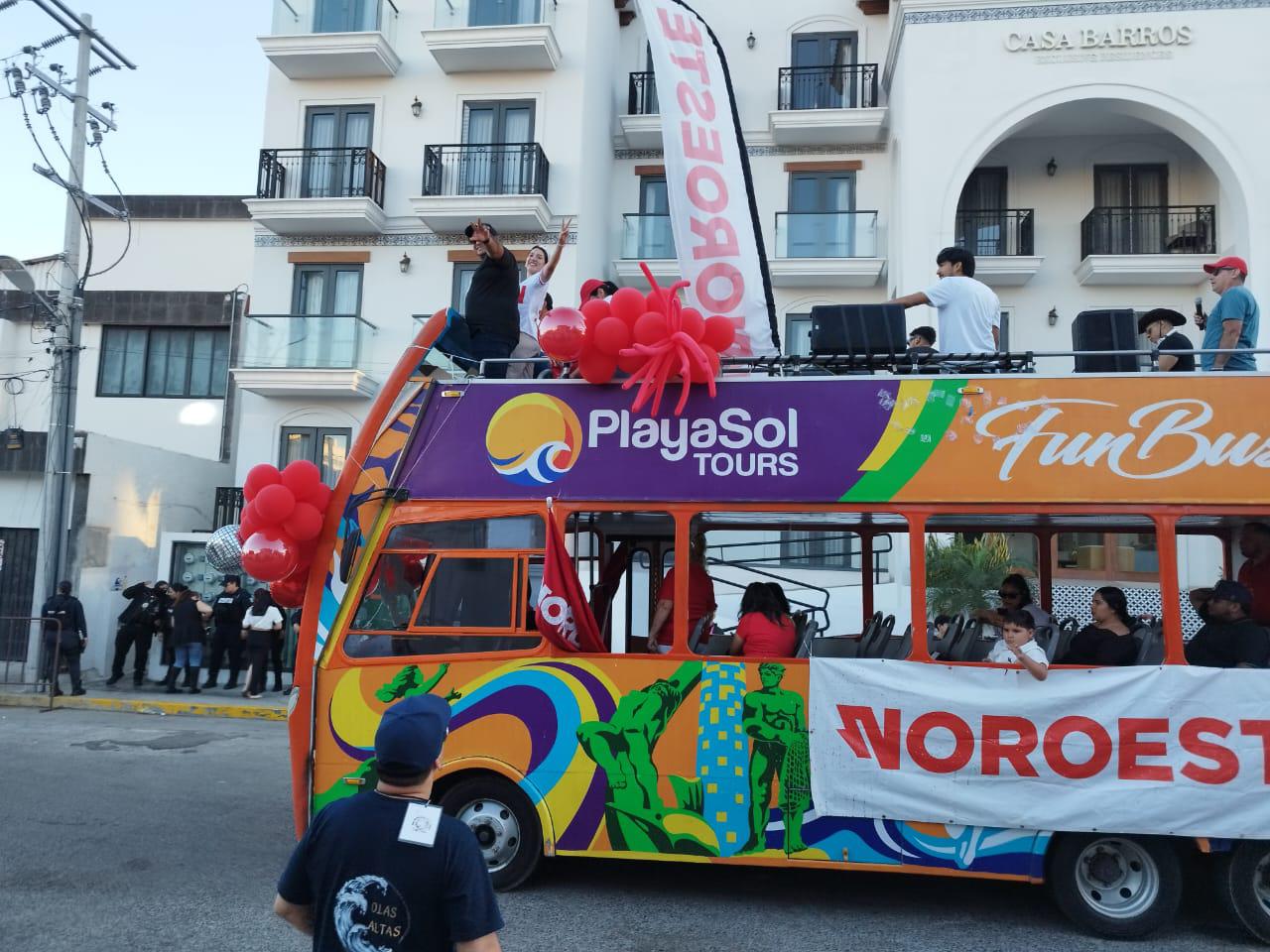 $!Viven ambiente de ‘Arriba la Tambora’ en Olas Altas durante el segundo desfile