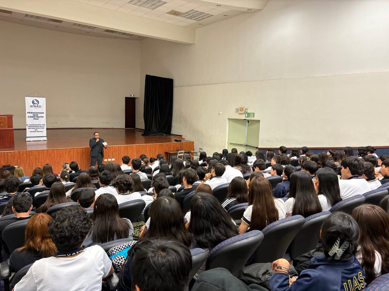 $!A través del periodismo también se puede contribuir a la construcción de paz en Sinaloa: Rodolfo Echeagaray