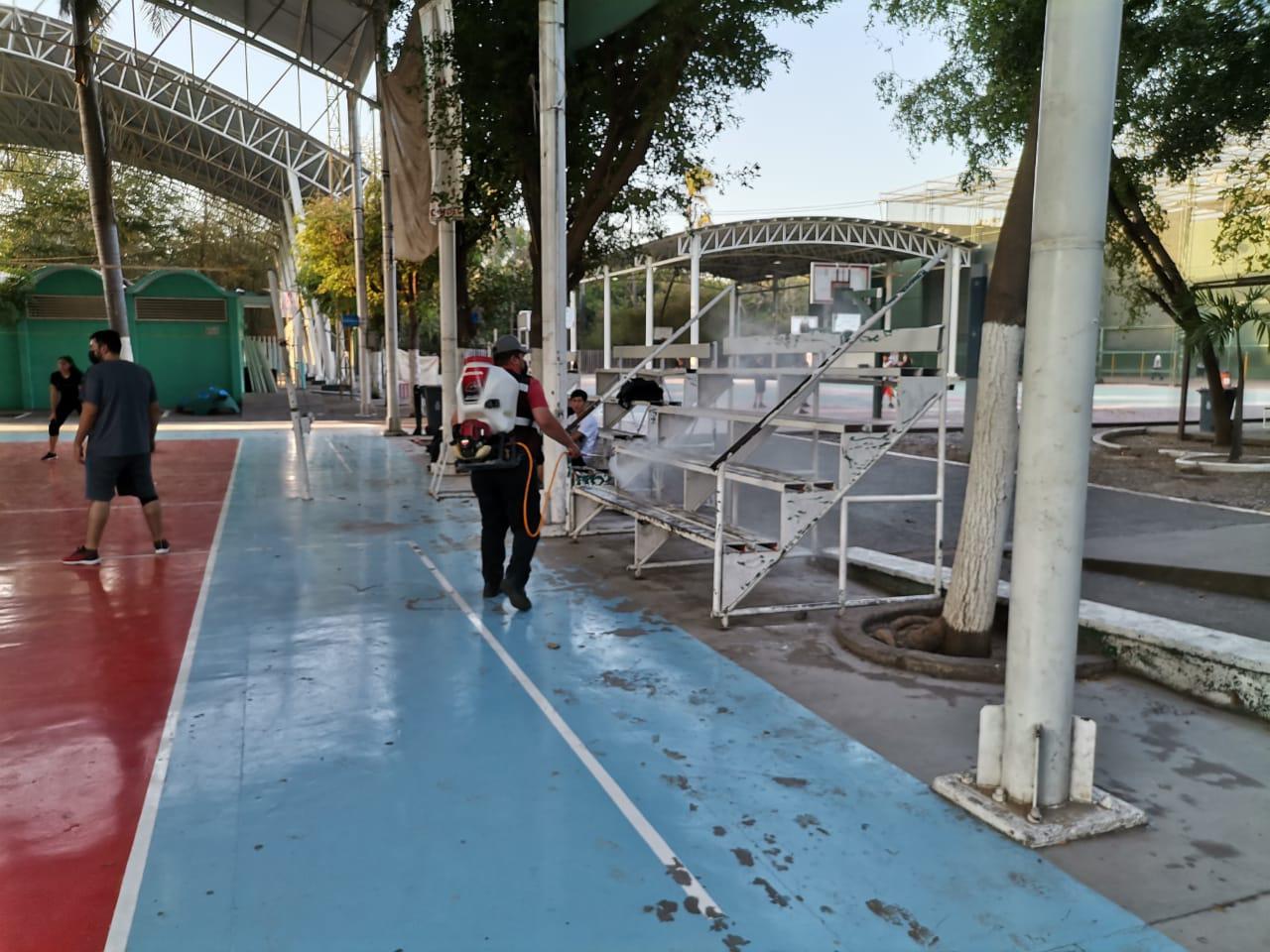 $!Desinfecta Protección Civil Culiacán centros de vacunación