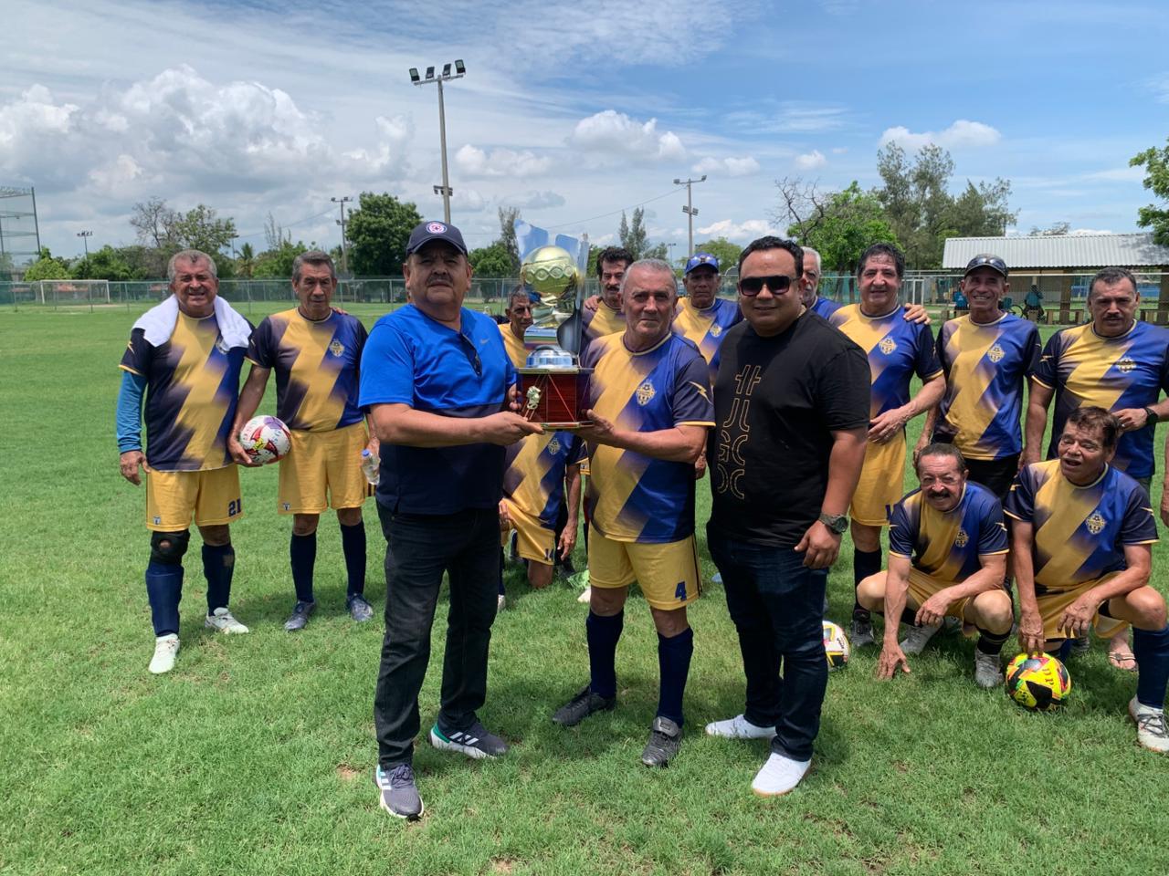 $!Servigrúas se bebe la Copa en Liga Veteranos Platino Plus