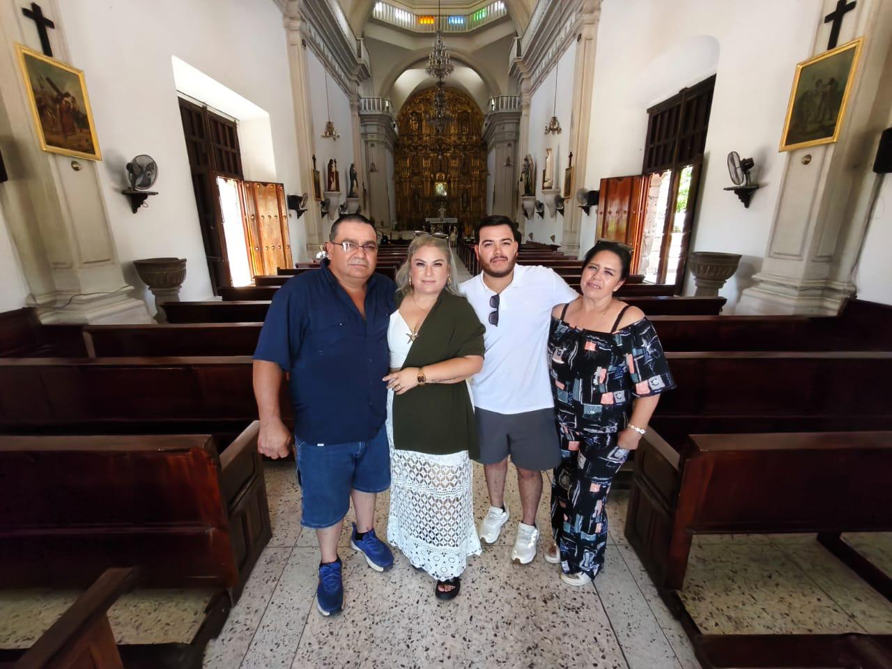 $!Jesús Francisco acude al santuario de la Virgen del Rosario para agradecer favores, la vida de su hijo y la salud de su sobrina