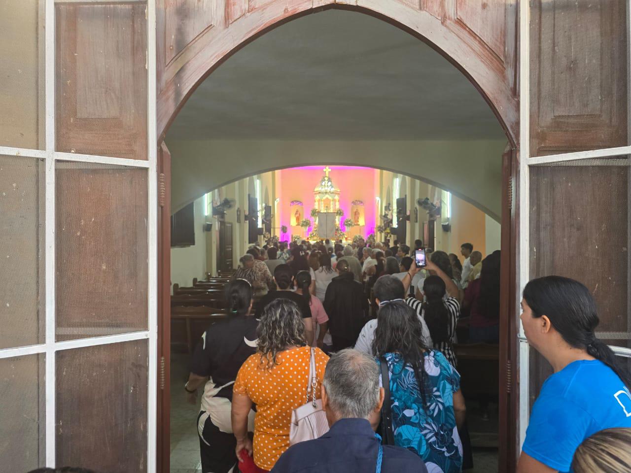 $!Vecinos de Rosario peregrinan hasta Cacalotán para que la Virgen de Loreto interceda por la paz en Sinaloa
