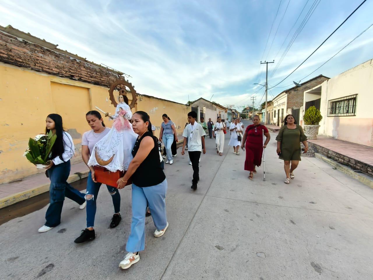 $!Fieles se niegan a dejar morir festividad de la Virgen de la Candelaria de El Jumate, en Rosario