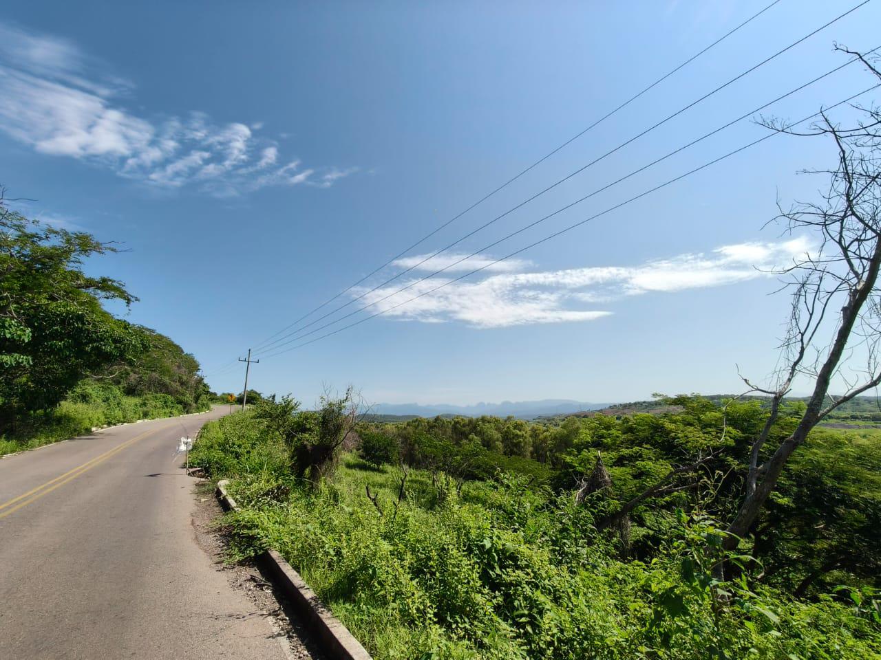 $!Advierten por derrumbe en carretera a Cacalotán; vecinos piden atención urgente