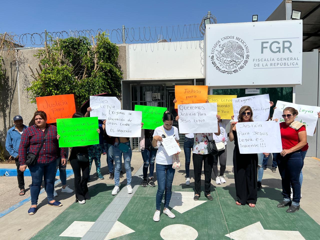 $!Acusan al Ejército de plantar armas y detener injustamente a Jesús, estudiante de imagenología en Culiacán