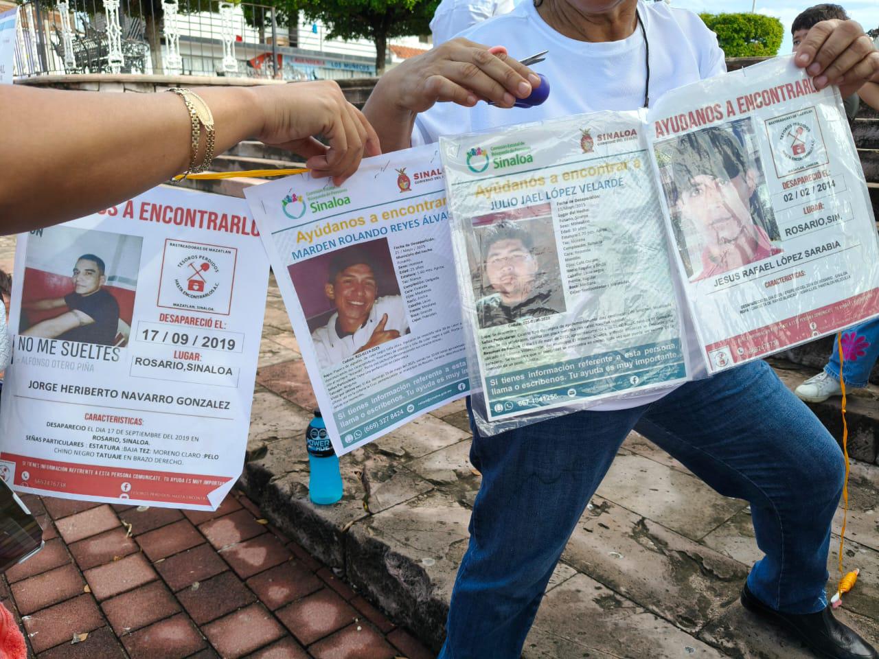$!‘Quiero abrazarlo, no escarbar’: Marchan en Rosario por sus desaparecidos
