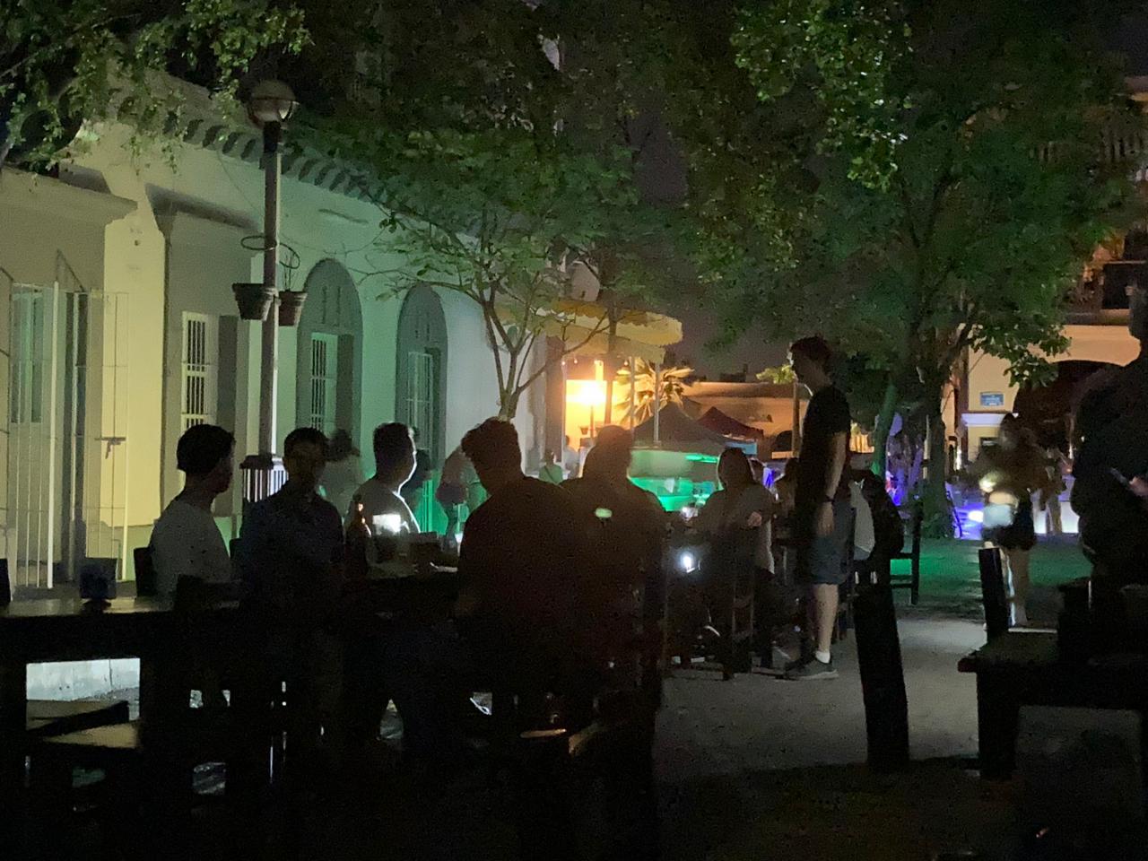 $!Más apagones en Mazatlán; se quejan familias y comerciantes del Centro