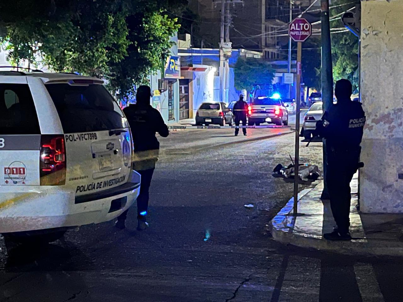 $!Encuentran un hombre asesinado, con mensaje y envuelto en plástico en el Centro, en Culiacán