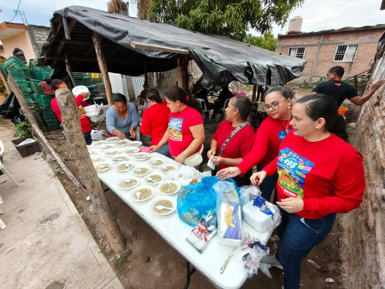 $!Los Guerra ofrecen el primer comelitón siguiendo el espíritu acogedor de su abuelita Margarita en Chametla