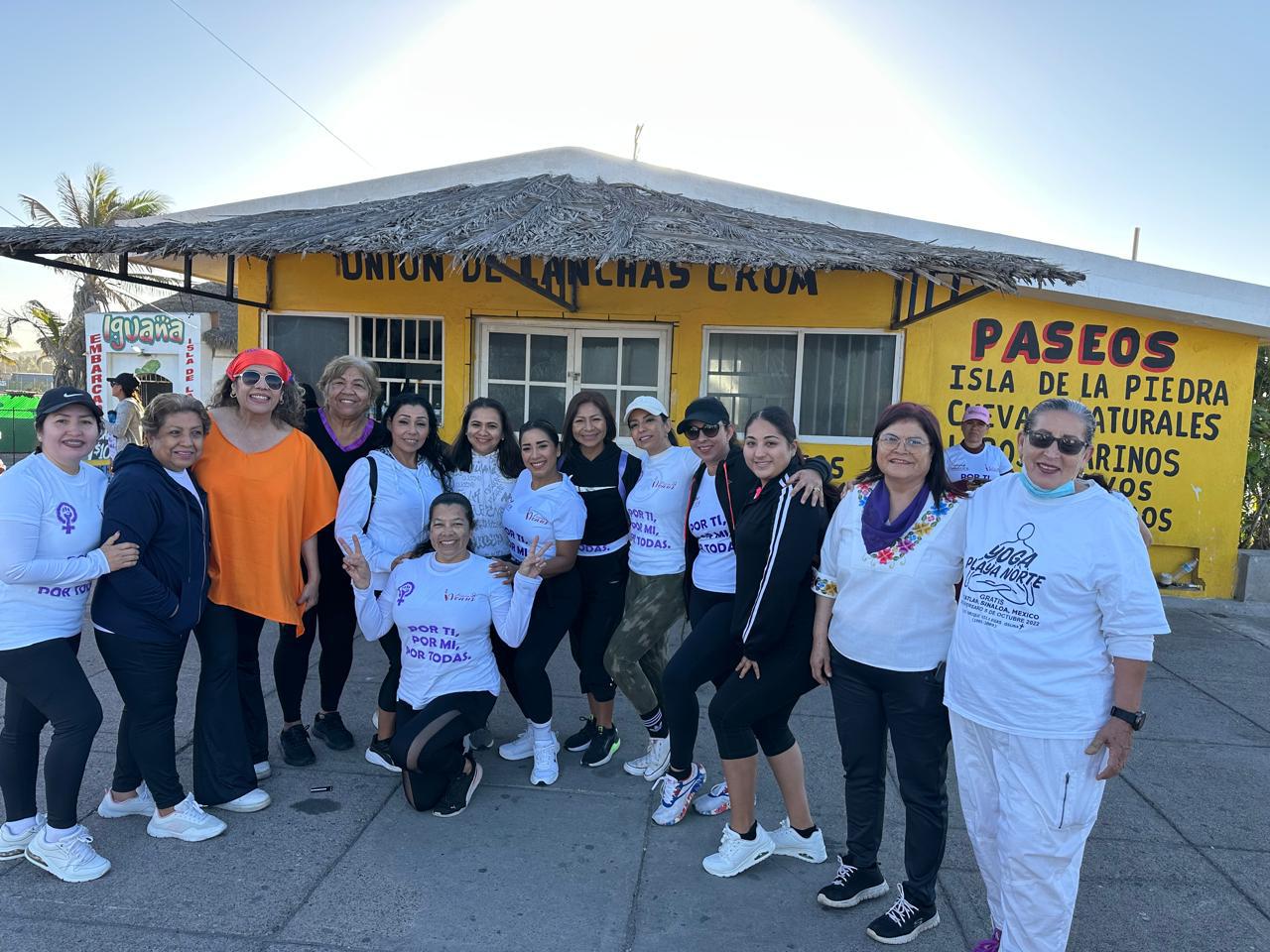 $!Conmemoran Día de la Mujer con Mega Clase en las faldas del Faro Mazatlán