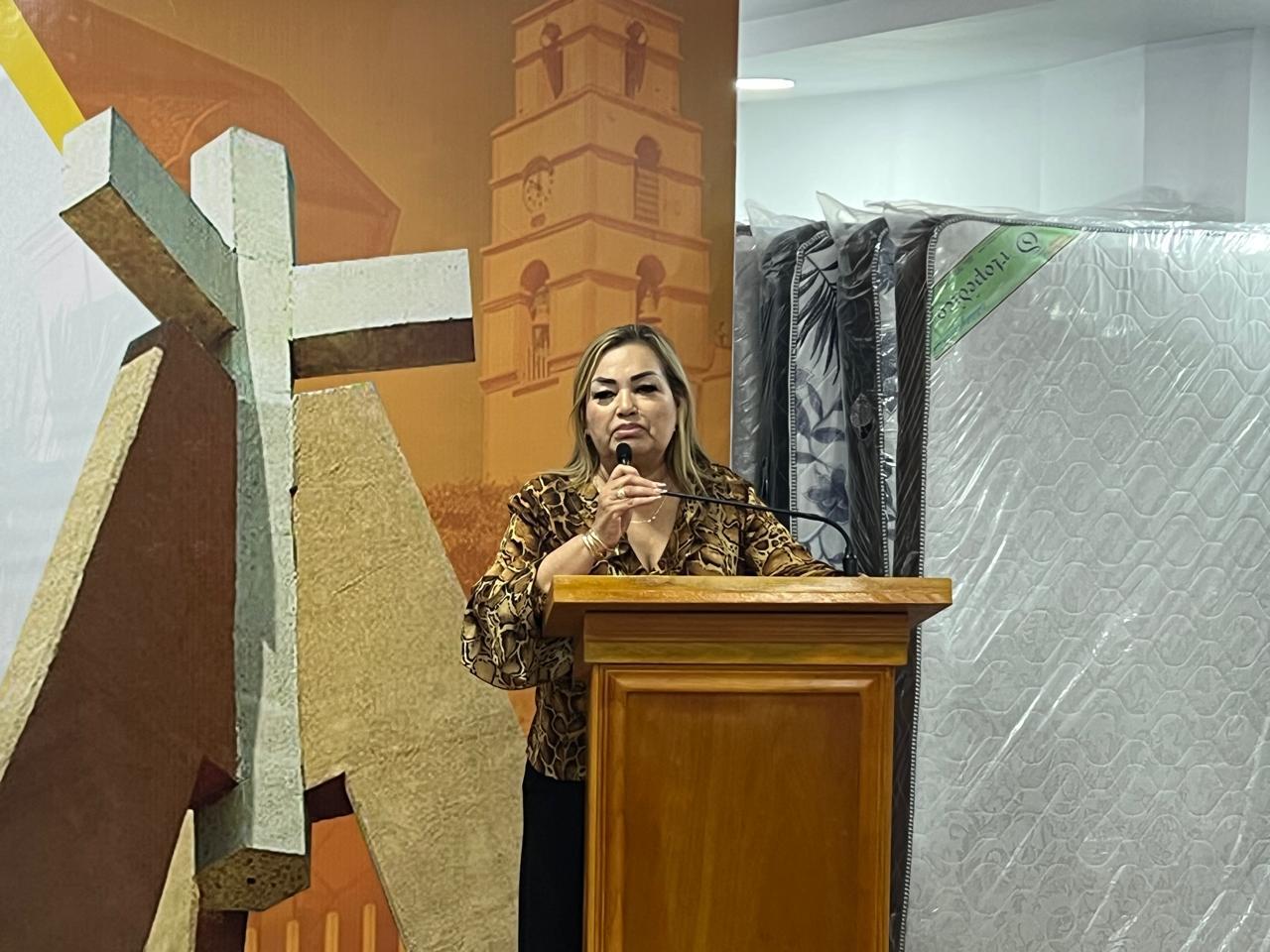 $!Entregan 50 colchones a personas desplazadas por la violencia en Elota; fueron comprados del sueldo del Alcalde