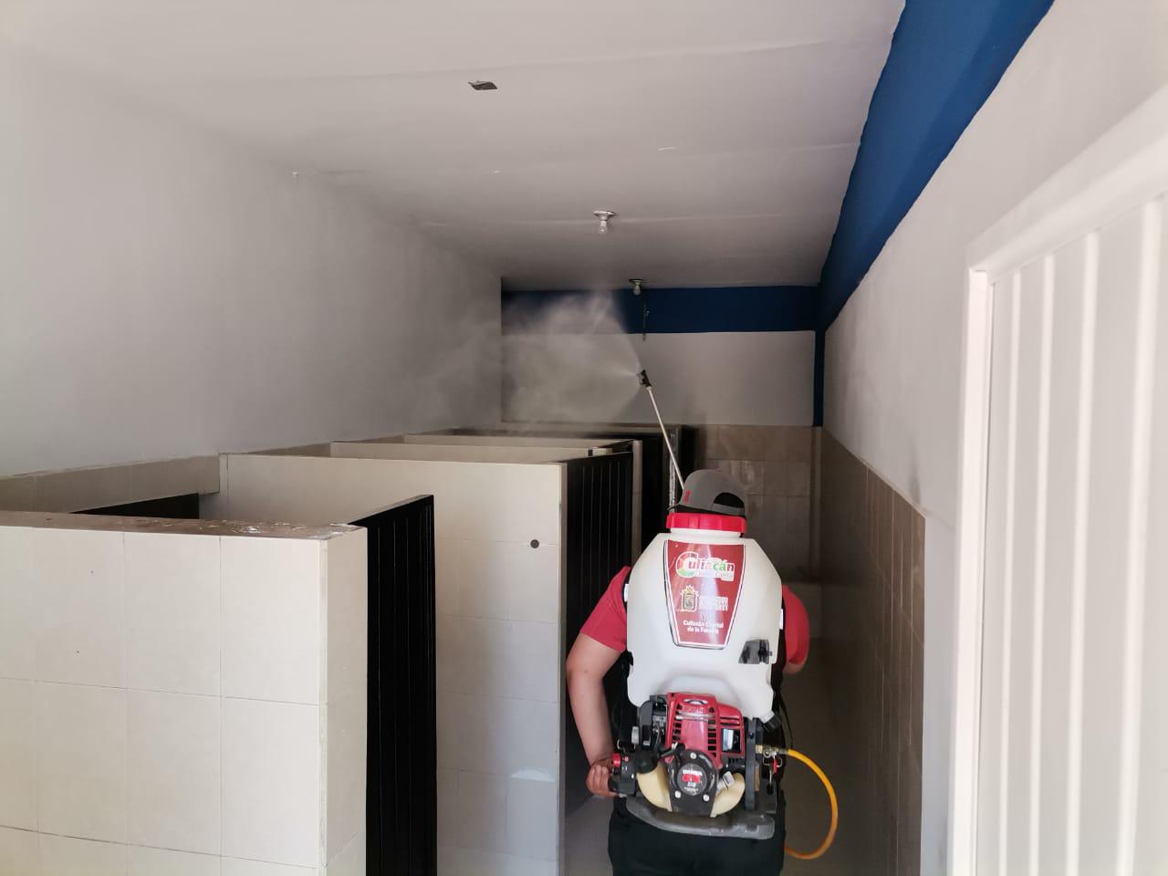 $!Desinfecta Protección Civil Culiacán centros de vacunación