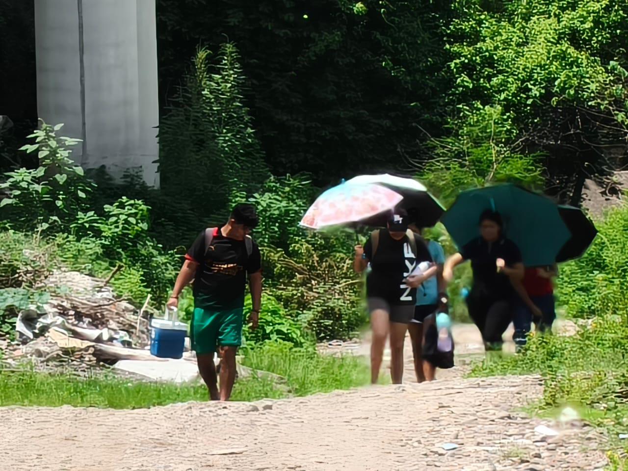 $!Apagón lleva al río Baluarte a familias de Rosario y Escuinapa para mitigar el calor