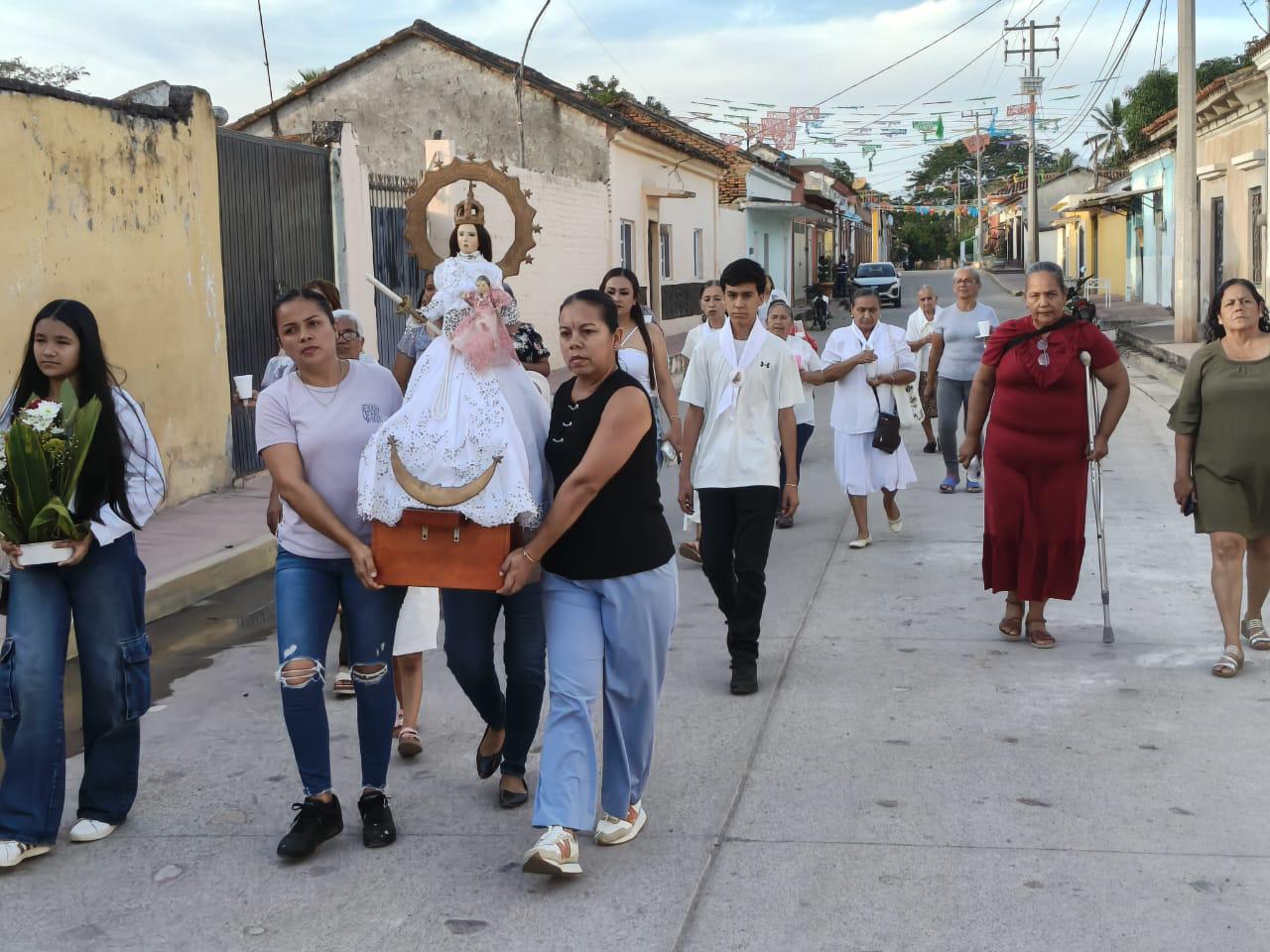 $!Fieles se niegan a dejar morir festividad de la Virgen de la Candelaria de El Jumate, en Rosario