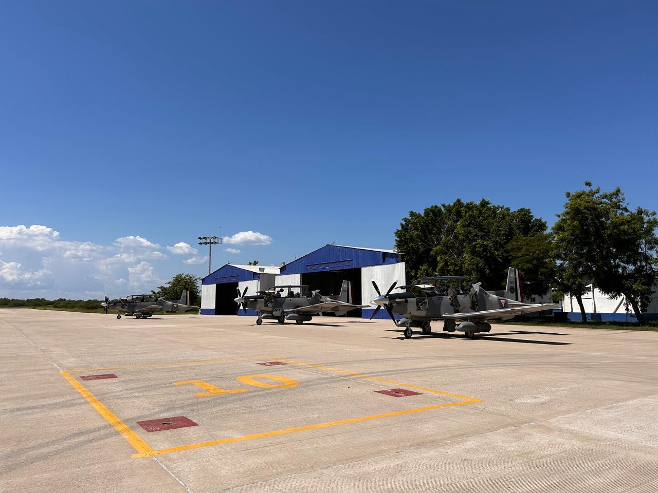 $!Arriban a Culiacán militares y aeronaves para contener enfrentamientos