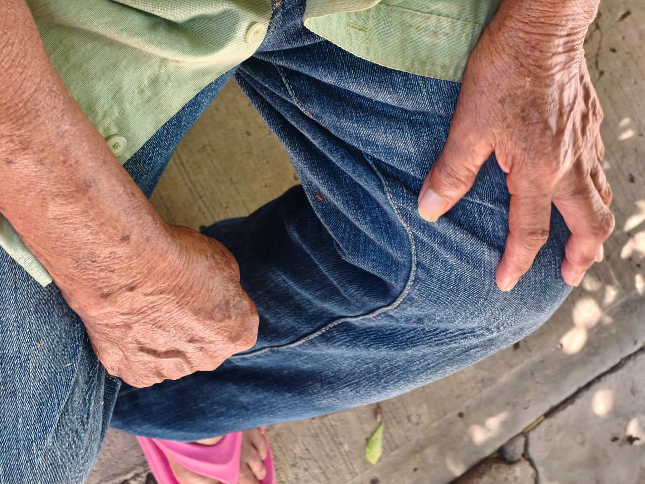 $!‘Sentía que me estaban comiendo’: Don Zacarías relata su lucha contra el gusano barrenador en Rosario