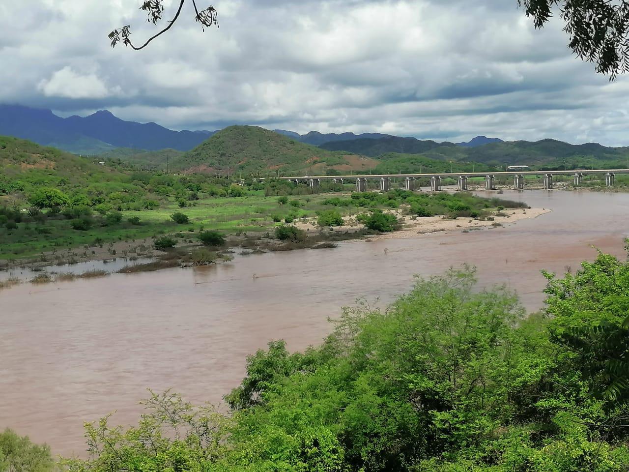 $!Cobra vida el río Baluarte con lluvias en el sur de Sinaloa