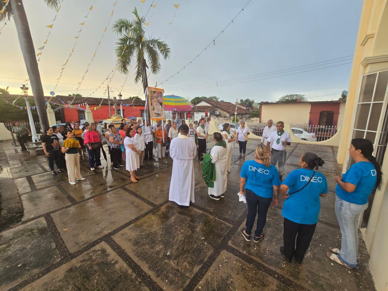 $!Vecinos de Rosario peregrinan hasta Cacalotán para que la Virgen de Loreto interceda por la paz en Sinaloa
