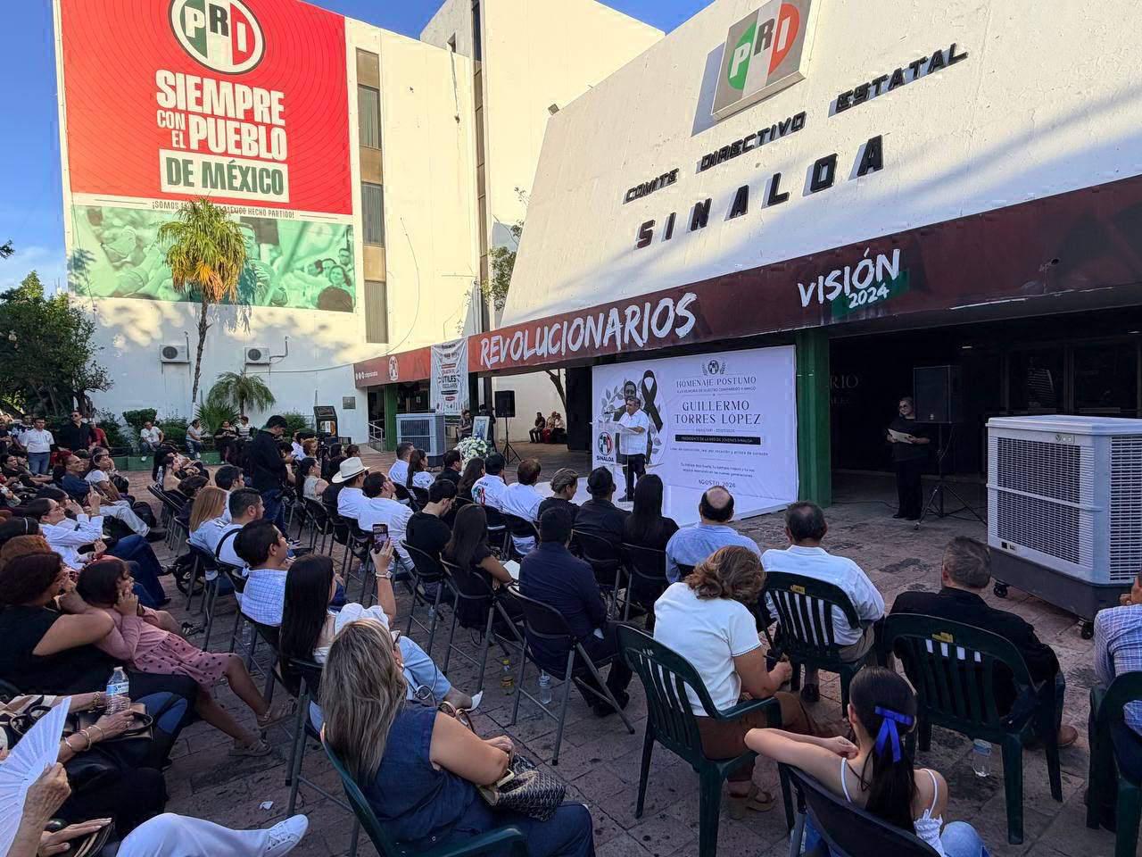 $!PRI Sinaloa rinde homenaje póstumo a Guillermo Torres López