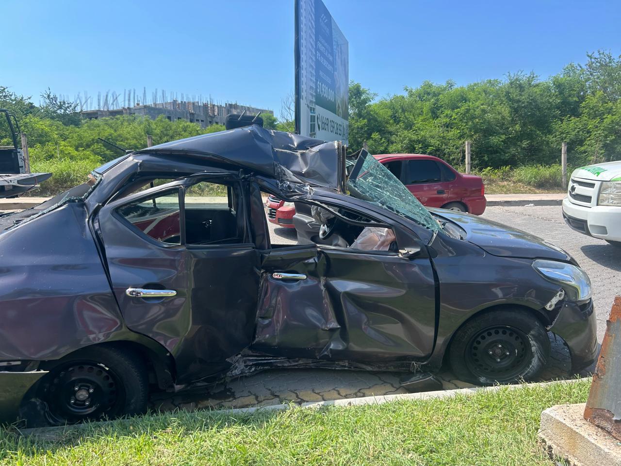 $!Un lesionado grave deja aparatoso choque en La Marina Mazatlán