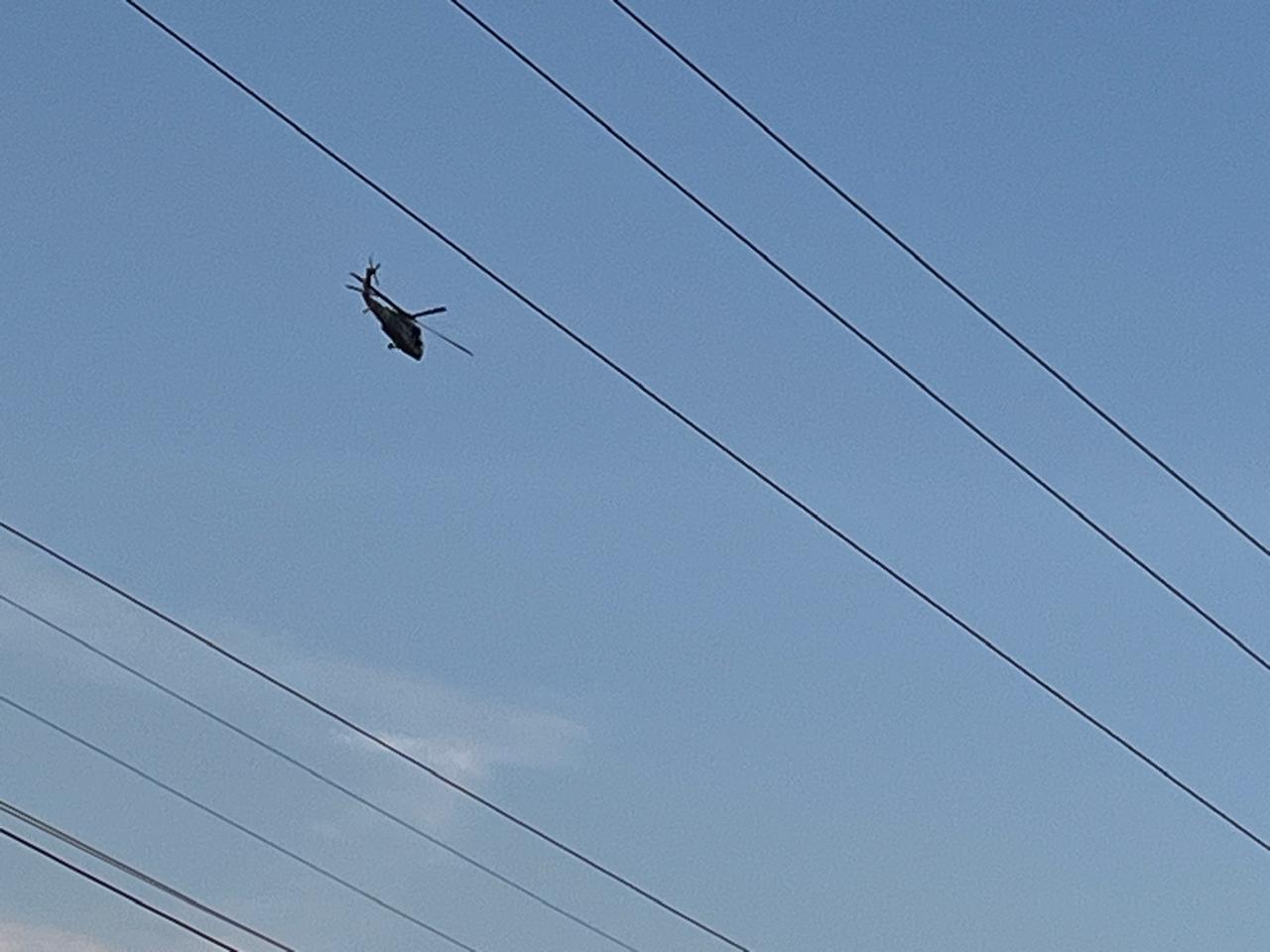 $!Despliegan operativo y sobrevuelan helicóptero militar tras enfrentamiento en El Carrizalejo, en Culiacán