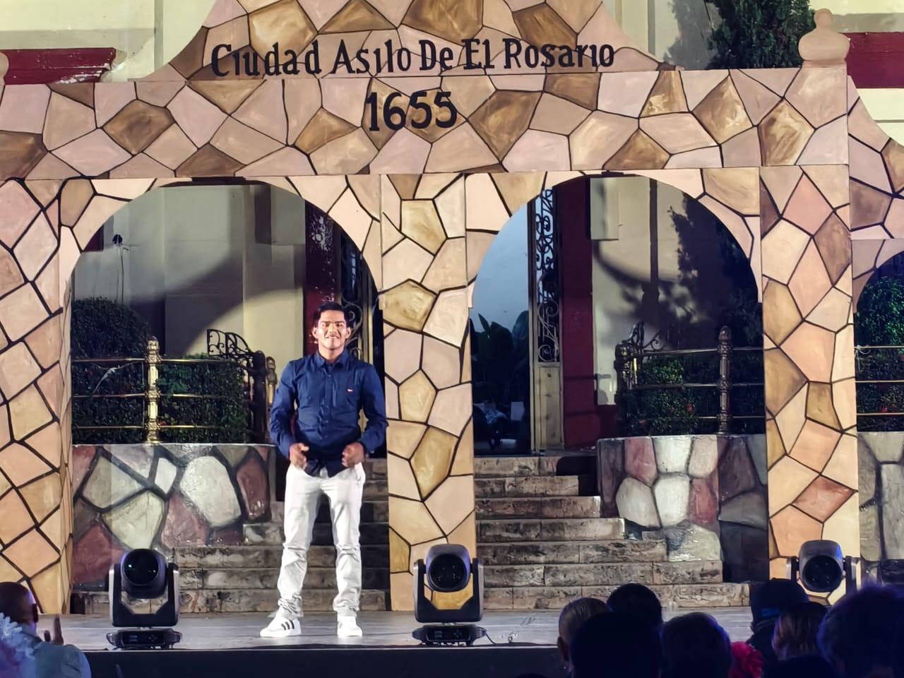 $!Con un espectáculo musical, homenajes y pirotecnia celebraron el 371 Aniversario de la fundación de El Rosario