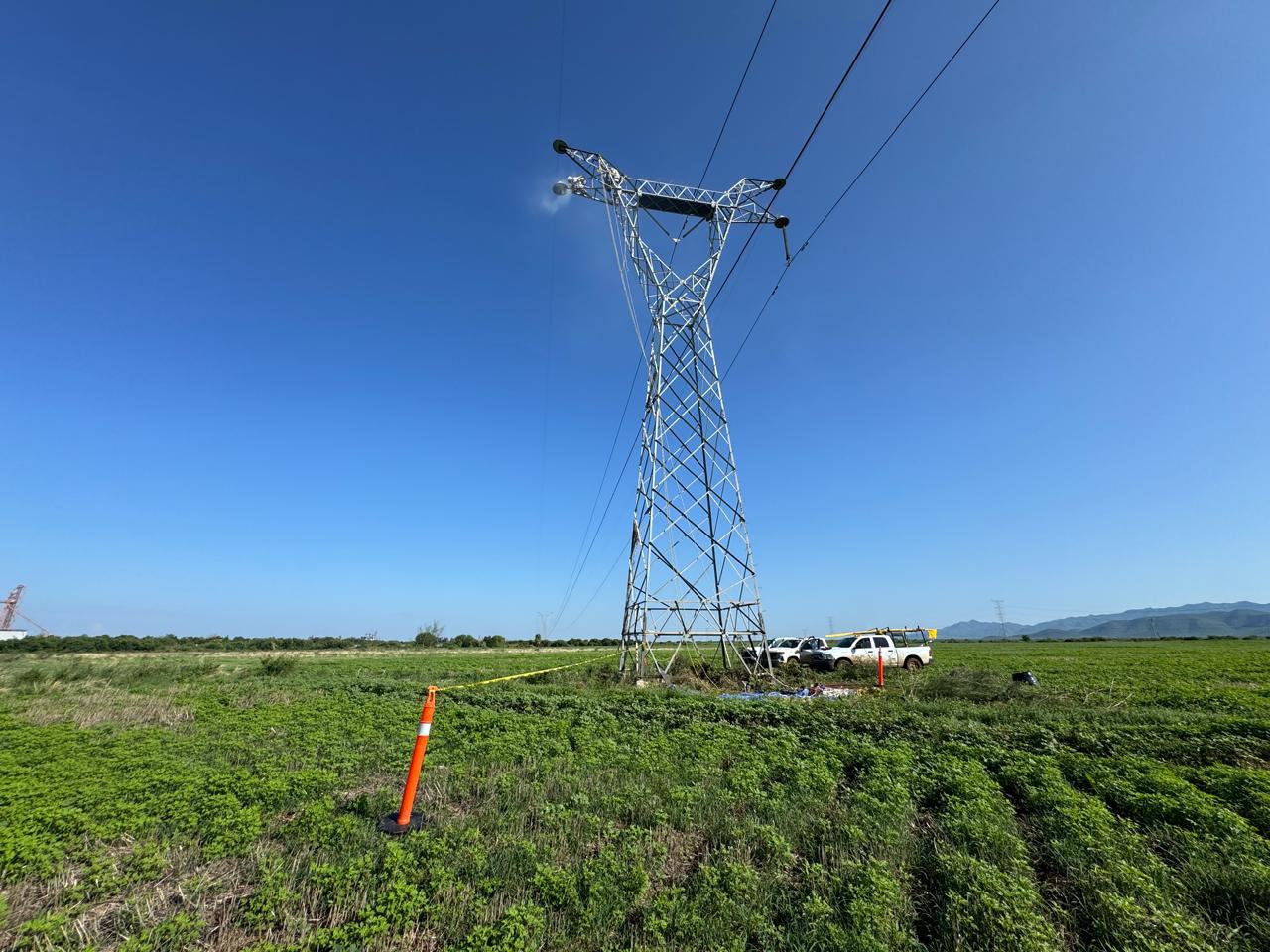 $!CFE restablece servicio en el norte de Sinaloa