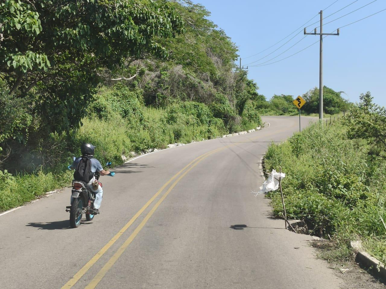 $!Advierten por derrumbe en carretera a Cacalotán; vecinos piden atención urgente