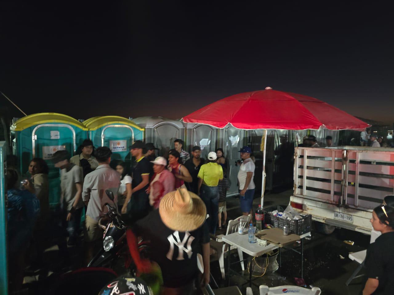 $!Piden restauranteros a autoridades mejorar servicios de sanitarios en playa El Caimanero, en Rosario