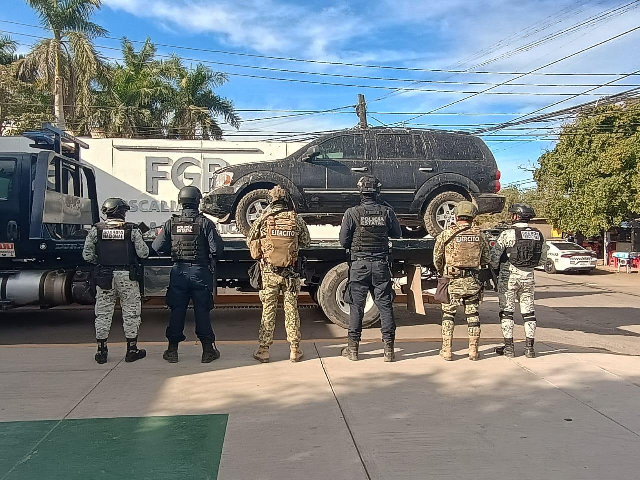 Aseguran vehículos blindados, armamento y droga en Culiacán $!Aseguran vehículos blindados, armamento y droga en Culiacán