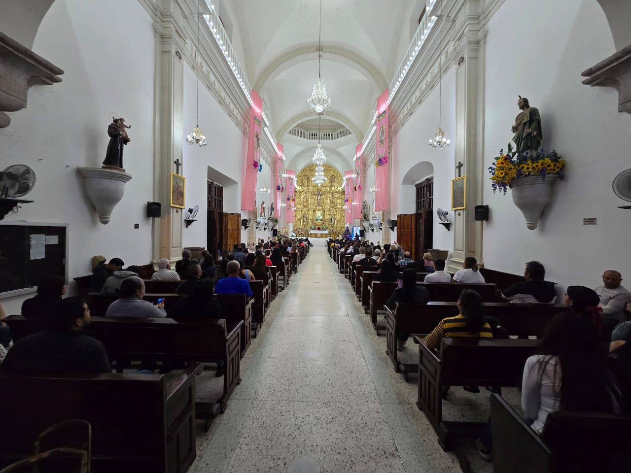 $!Entonan serenata y Mañanitas en honor a la Virgen de Guadalupe en Rosario