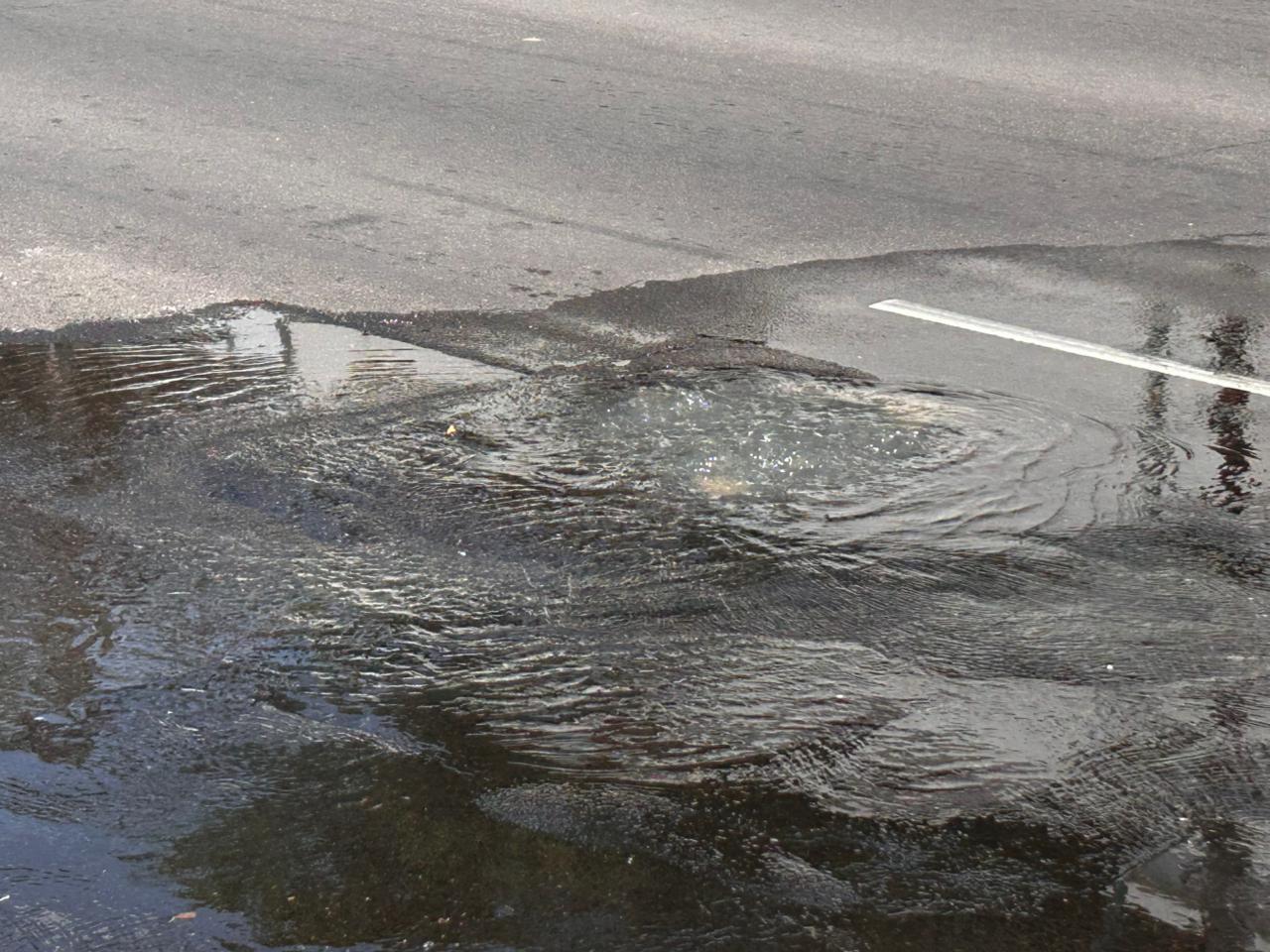 $!Desde hace una semana, fuga de aguas negras afecta centro de Culiacán