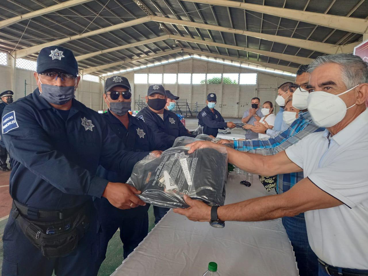 $!Festejan día de los Policías en Escuinapa con ascensos, rifas y reconocimientos
