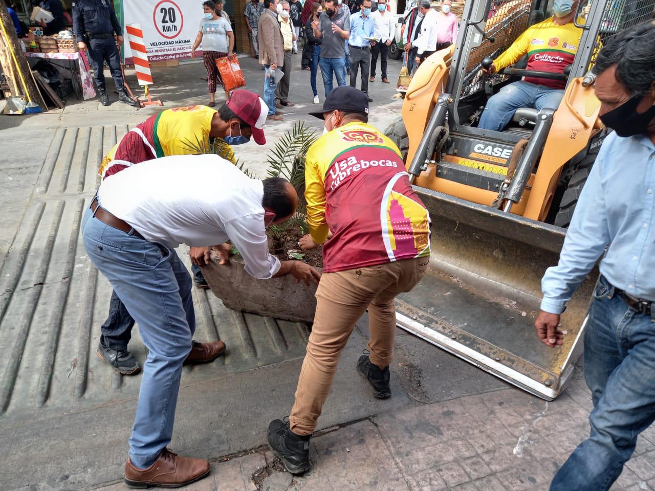 $!Abren de manera parcial la calle Ángel Flores, del Centro de Culiacán; transporte público volverá a circular