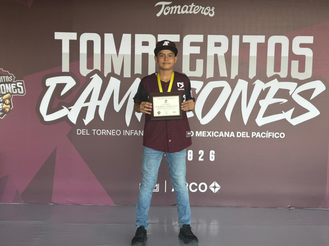 $!Recibe Club Tomateros a sus Tomateritos campeones tras triunfar en Ciudad Obregón